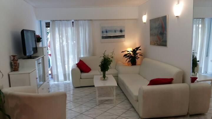 Flor De Mayo,Apt In Alimos Near The Sea 雅典 外观 照片